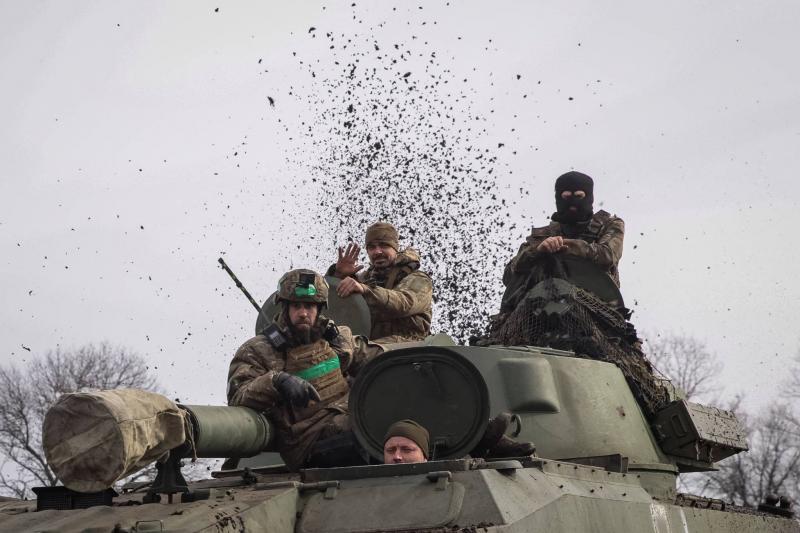 أوكرانيا: نواصل التقدم بالقرب من باخموت