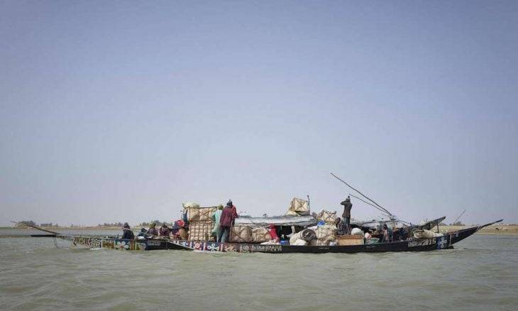 غرق ما لا يقل عن 50 في إنقلاب قارب في نيجيريا