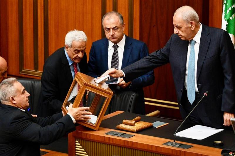 الجلسة الـ 12 مكانك راوح... والمعضلة الرئاسية تحت رحمة المبادرات الدولية