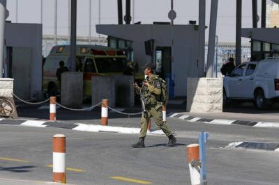الجيش الإسرائيلي يقتل فلسطينياً عند حاجز في الضفة