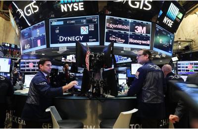 ستاندرد اند بورز 500 يغلق منخفضا