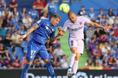 برشلونة يواجه مضيفه خيتافي