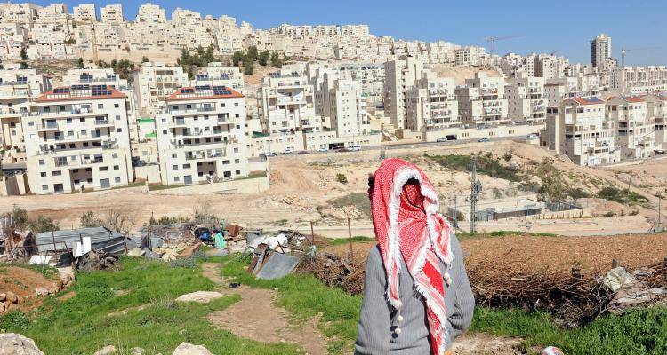 إسرائيليون يقيمون بؤر استيطان في الضفة الغربية