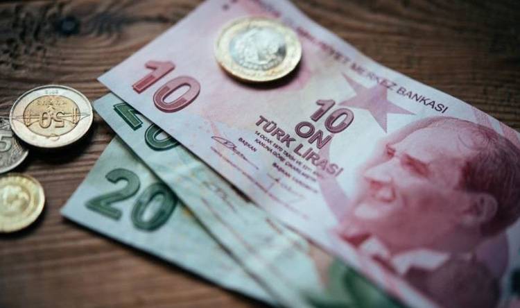 الليرة التركية تهبط بعد رفع الفائدة
