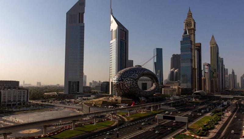 تسارع نمو القطاع غير النفطي الإماراتي