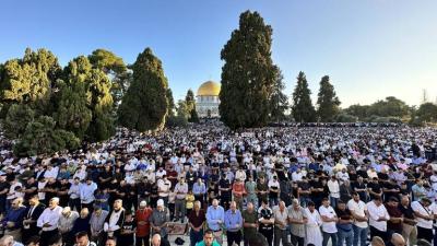 بالفيديو- عشرات آلاف الفلسطينيين يؤدّون صلاة الأضحى في المسجد الأقصى