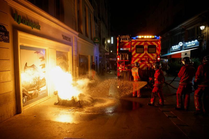 إحتجاجات وأعمال شغب في فرنسا.. والشرطة تتحرك