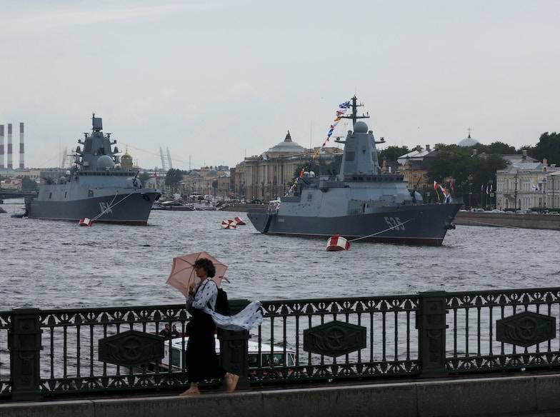 الصين تستقبل سفناً حربية روسية..ومناورات بحرية مشتركة في شنغهاي