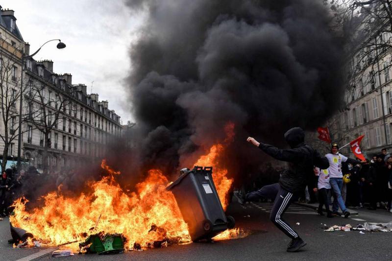 وزير الداخلية الفرنسي: سننشر 40 ألف شرطي في أنحاء فرنسا