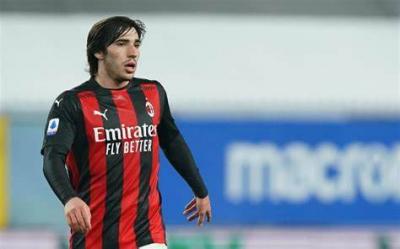 نيوكاسل يضم تونالي لاعب وسط ميلان