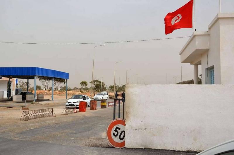 تونس.. نقل مئات المهاجرين إلى قرب الحدود مع ليبيا