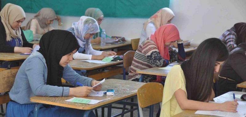تونس تحجب رواتب 17 ألف مدرس بسبب احتجاج