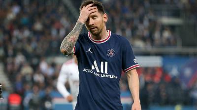 بالفيديو..ميسي ينجو من حادث مروري خطير
