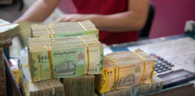 الريال اليمني يهبط لأدنى مستوى منذ عامين