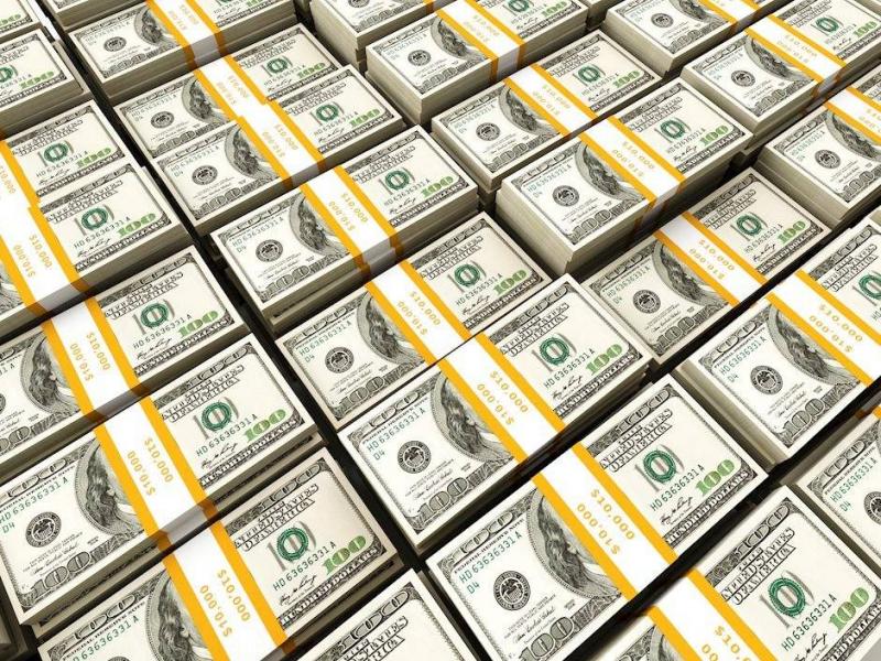 الدولار يهبط إلى أدنى مستوى في شهرين