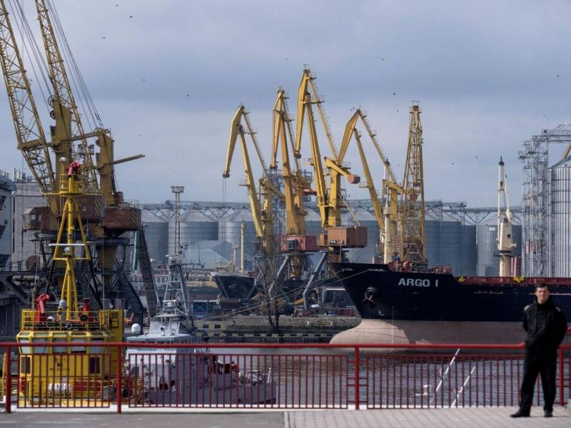 مقتل شخص وإصابة 19 في هجوم روسي على ميناء أوديسا