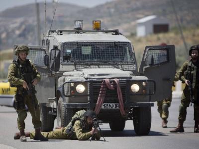 القوات الإسرائيلية تعتقل 11 فلسطينيا من الضفة الغربية