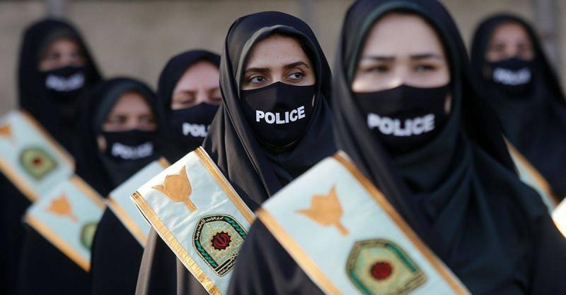 الشرطة الايرانية تعاقب غير المحجبات: غسل الموتى