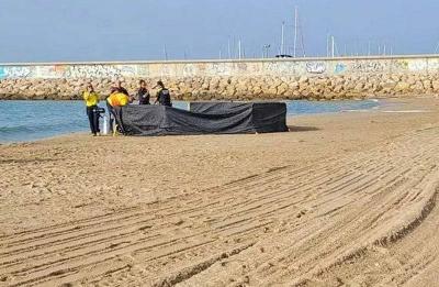 شواطئ إسبانيا تلفظ أطفال المهاجرين..