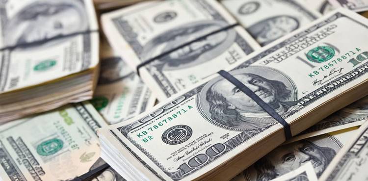 الدولار يصعد.. وبيانات التضخم في اليابان تعزز الين