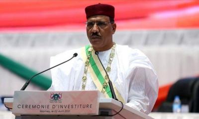 من هو الرئيس النيجيري المعتقل محمد بازوم؟