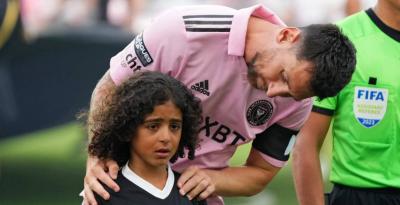 بالفيديو- من هو الطفل الذي واساه ميسي قبيل مباراة ميامي؟