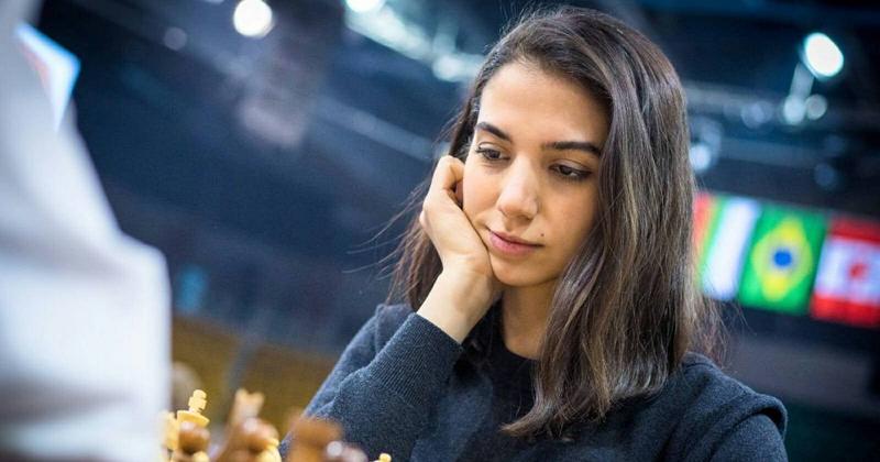 لاعبة شطرنج إيرانية خلعت الحجاب تحصل على الجنسية الإسبانية