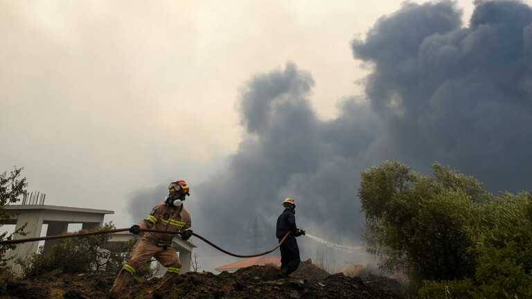 فرق الإطفاء في اليونان: نسيطر على الحرائق