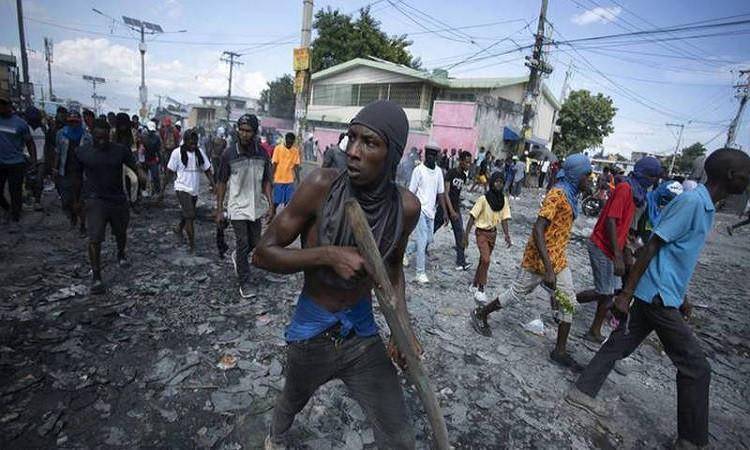أميركا تأمر الموظفين الحكوميين وأسرهم بمغادرة هايتي