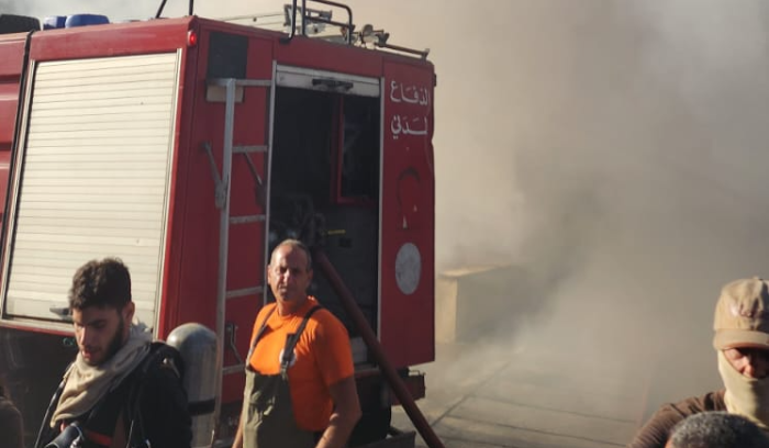 فوج إطفاء بيروت: تعذر السيطرة على حريق طريق المطار