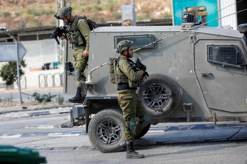 الجيش الإسرائيلي يعتقل ٢٣ فلسطينيًا في الضفة الغربية