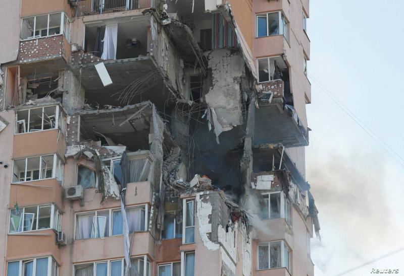 أوكرانيا: ضحايا بصاروخ روسي على مبنى سكني