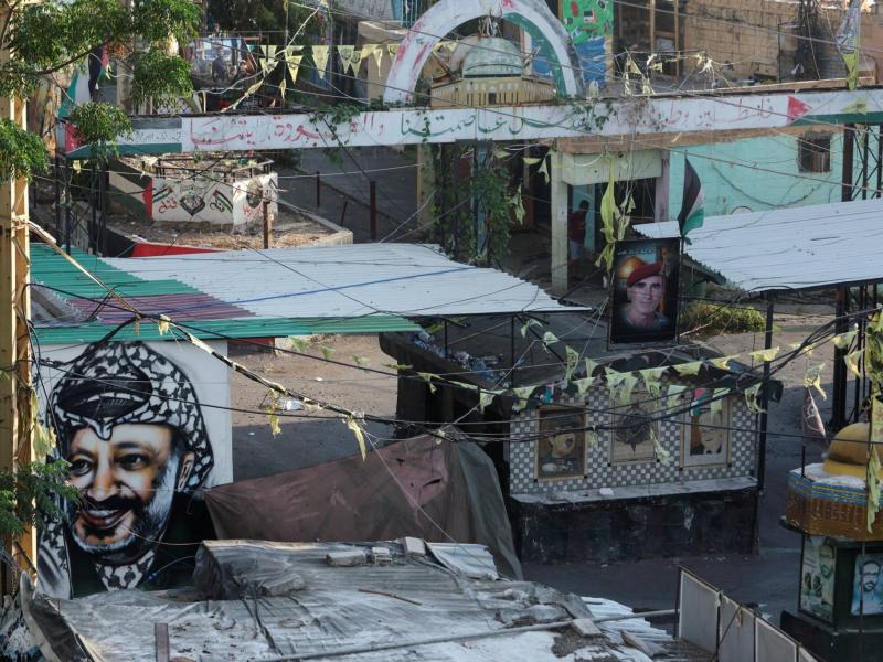 الأحمد في بيروت لبحث الوضع في المخيمات وشربل لـ