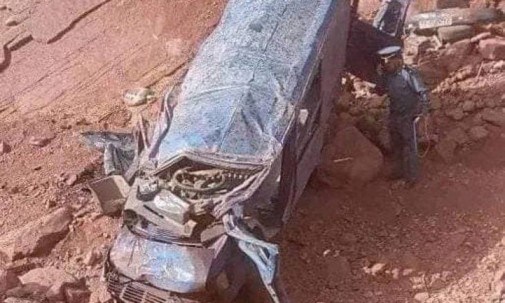 مقتل 24 شخصا في حادث سير وسط المغرب