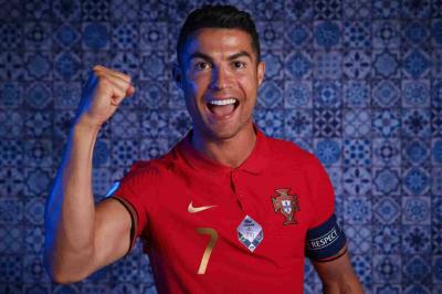 بالفيديو- رونالدو يحرج لاعب نادي 