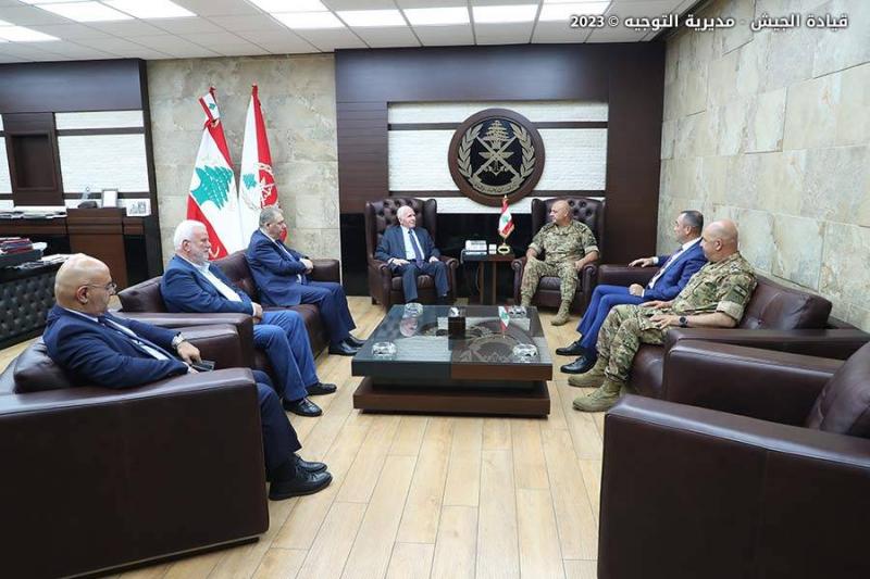 قائد الجيش يبحث ووفد فلسطيني آخر التطورات في عين الحلوة