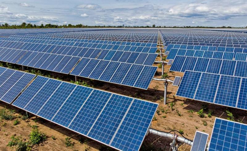 المغرب يطلق طلب عروض أولي لبناء محطة طاقة شمسية في جبال أطلس