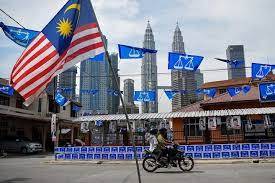 تكتلان سياسيان يتقاسمان الفوز في ماليزيا