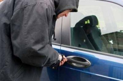 مكافأة لمن يجد سيارة مسروقة..