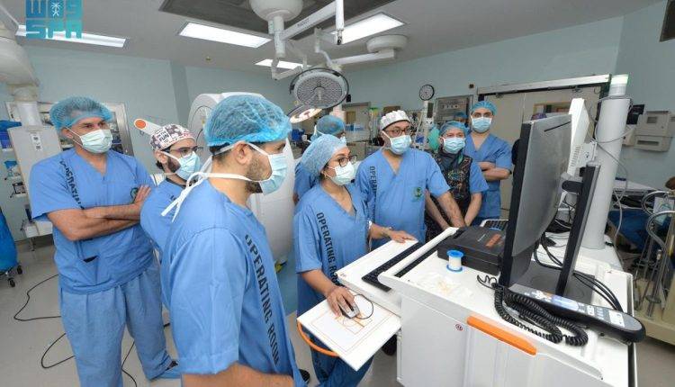 مستشفى سعودي يزرع شرائح داخل المخ
