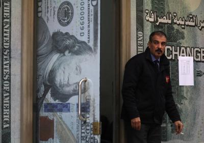 مصر تسعى لتوفير الدولار بطرح وثيقة تقاعد للمغتربين وتسوية موقفهم التجنيدي