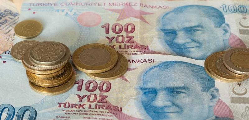 تركيا توقف تحويل الودائع إلى العملة المحلية