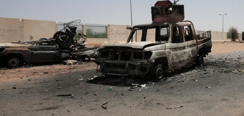 اشتباكات محتدمة في الخرطوم للسيطرة على قاعدة عسكرية