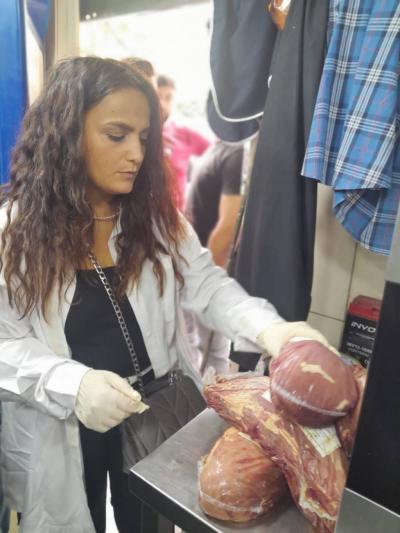 محافظ بيروت يقفل إحدى المطاعم في بيروت بالشمع الأحمر
