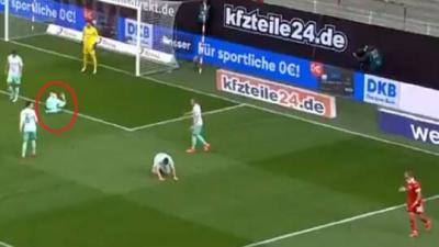بالفيديو:لقطة الأسبوع في الدوري الألماني.. لاعب يتصدى ببطنه لثلاث كرات صاروخية