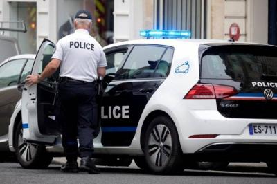 طلبا منه منشارا بغية إخفاء الجثة فكيف تصرف مع جاريه