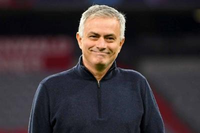 روما الإيطالي يعين البرتغالي مورينيو مدربا للموسم المقبل