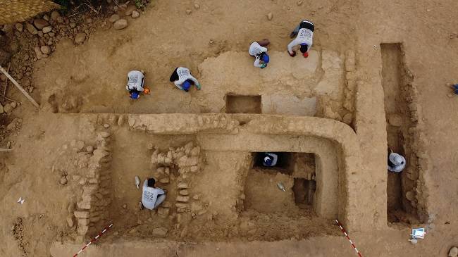 علماء يرجحون أن جدارا عتيقا عثر عليه في شمال بيرو عمره 4 آلاف عام