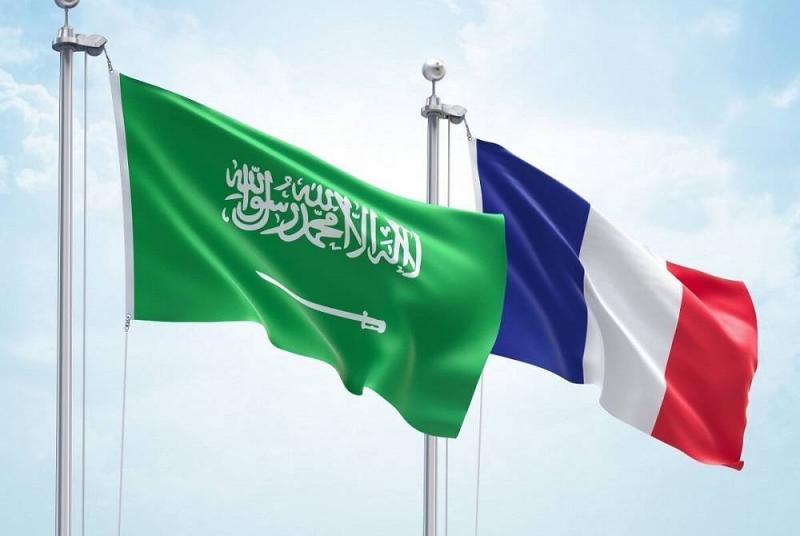 السفارة الفرنسية توقف التأشيرات مؤقتا للسعوديين