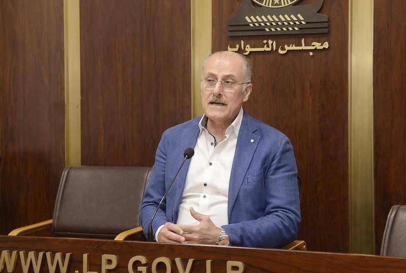 عبدالله: اللقاء الديمقراطي لم يحسم قراره حول الرد على الاسئلة الفرنسية
